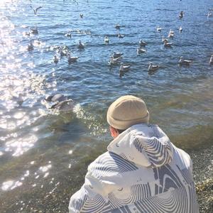 黑土流眼泪翻白眼咬铁球漫画
