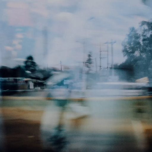 黑土流眼泪翻白眼咬铁球漫画
